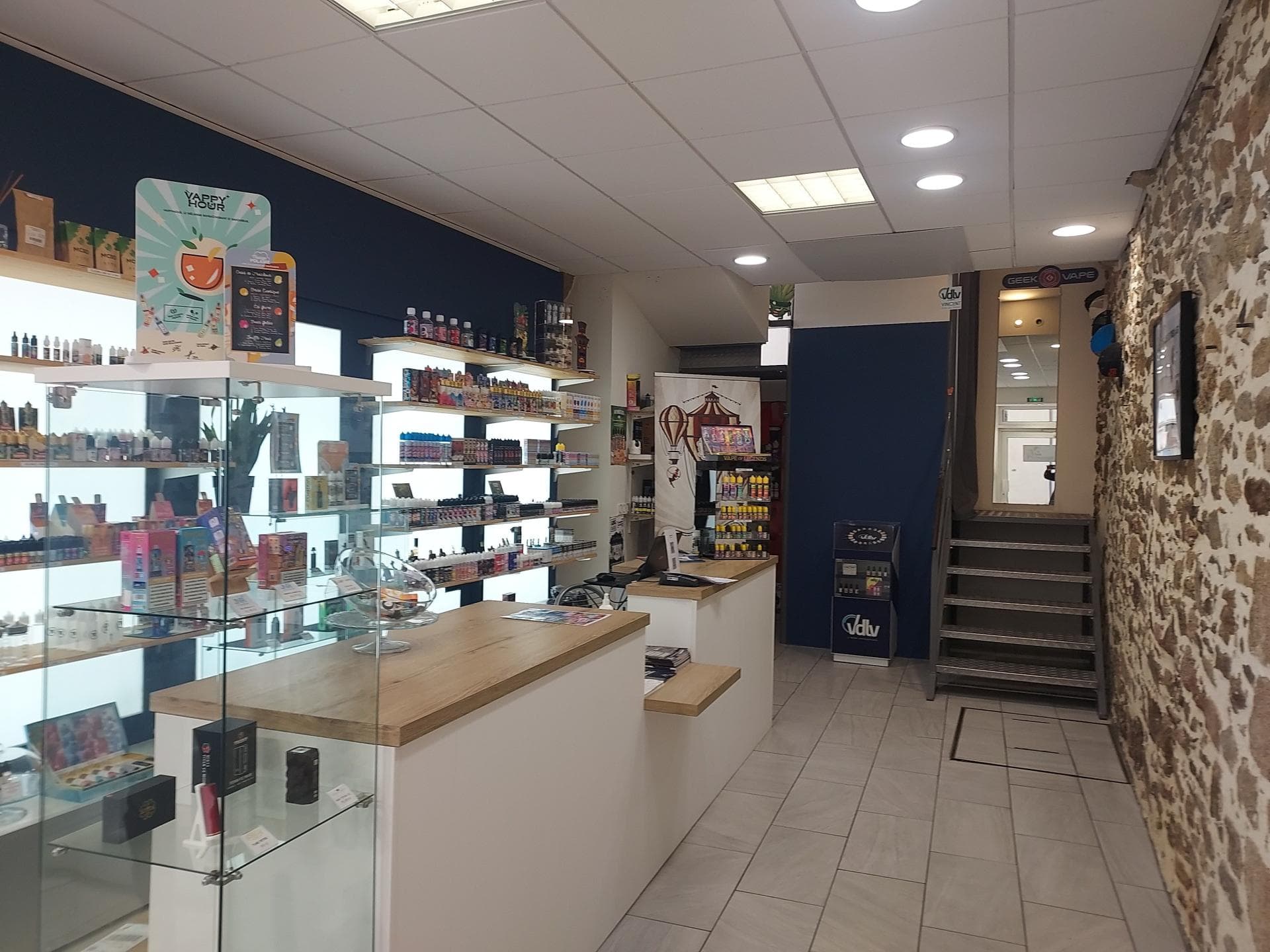À VENDRE – DROIT AU BAIL  Local commercial idéalement situé hyper centre-ville