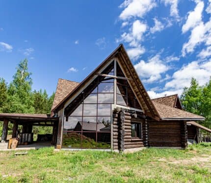 Продаётся недостроенный коттедж рядом с Логойском ( 30 км от Минска), в с/т " Ландыш 2005". Садовое товарищество не простое, с круглогодичным водопроводом и газом.
