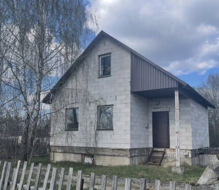 Продаю 2-х этажный дом, введен в эксплуатацию как 1-ый(на мансардном этаже можно разместить 2 большие комнаты и санузел), с шикарным цокольным этажом(возможно обустройство бани или любой другой Вашей мечты!) 12км от МКАД, д.Алексеевка, Михановичский с/с.С