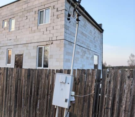 Продам дом в деревне 5км от города хорошее место расположение большой участок и ровный, продажа от собственника, агентствам просьба не беспокоить.