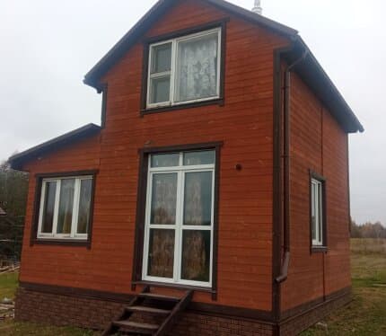 Продаётся дом в деревне Путчино Дзержинского р-на Минской обл. Дом сдан в эксплуатацию , поэтому можно свободно прописаться (зарегистрироваться). На участке есть колодец, можно ввести воду в дом. Есть септик , канализацию свободно можно организовать. Есть