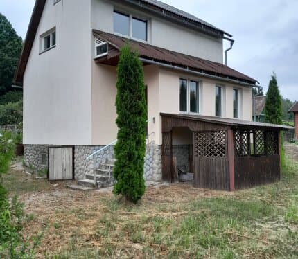 Продаётся дом 16 км от Минска в ст Чернявка Минского р-на, чистая продажа БЕЗ АГЕНСТВ. Площадью 127 кв.м., 3 уровня. ПРИГОДЕН ДЛЯ ПОСТОЯННОГО ПРОЖИВАНИЯ. Вокруг грибной лес, рядом озеро Селюты. 100% готовность. Дом из силикатного блока утепленный и ошукат