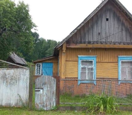 Продаётся жилой дом с участком 12 соток в д. Кузьмичи, Минская область. Отличный вариант для дачи, сезонного отдыха или постоянного проживания вдали от городской суеты. Печное отопление.Вода из колодца на участке (требуется очистка).Газ отсутствует. Дом т