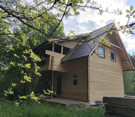 Продам дом в Логойском районе, 2 этажа и подвал, рядом фундамент под террасу и бассейн 6*10 м, гараж 6*7 м. Уединенное живописное место, вокруг лес, рядом озеро. Подробности по телефону