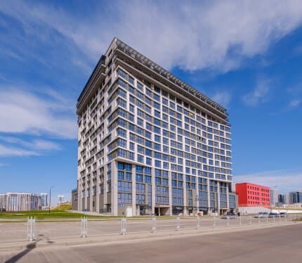 Предложение в Minsk World: «Несвижский замок» в «Родной стране»!!! «Несвижский замок». Дом уже сдан в январе 2026 года, что означает: вы въезжаете в безупречно чистый, современный дом, построенный с применением передовых технологий и материалов.