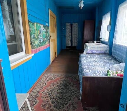 Продается уютный деревянный дом с просторным участком в гп. Старобин.