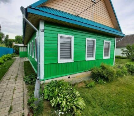 Продаётся бревенчатый дом 110 м² в центре Узды (54 км от МКАД). Сделан качественный ремонт.В доме 4 комнаты (жилая 48.1 м²), высокие потолки, раздельный санузел. Коммуникации новые: газовый котел, проводка, центральный водопровод, канализация, стеклопакет