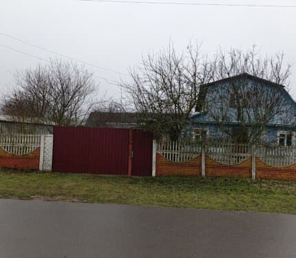 Продаётся половина домика   в д.Рыбцы, примыкает к лесу, Пуховичское направление, 30 км от МКАД