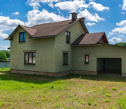 Продаётся современный дом без отделки с коммуникациями в д. Выгоничи