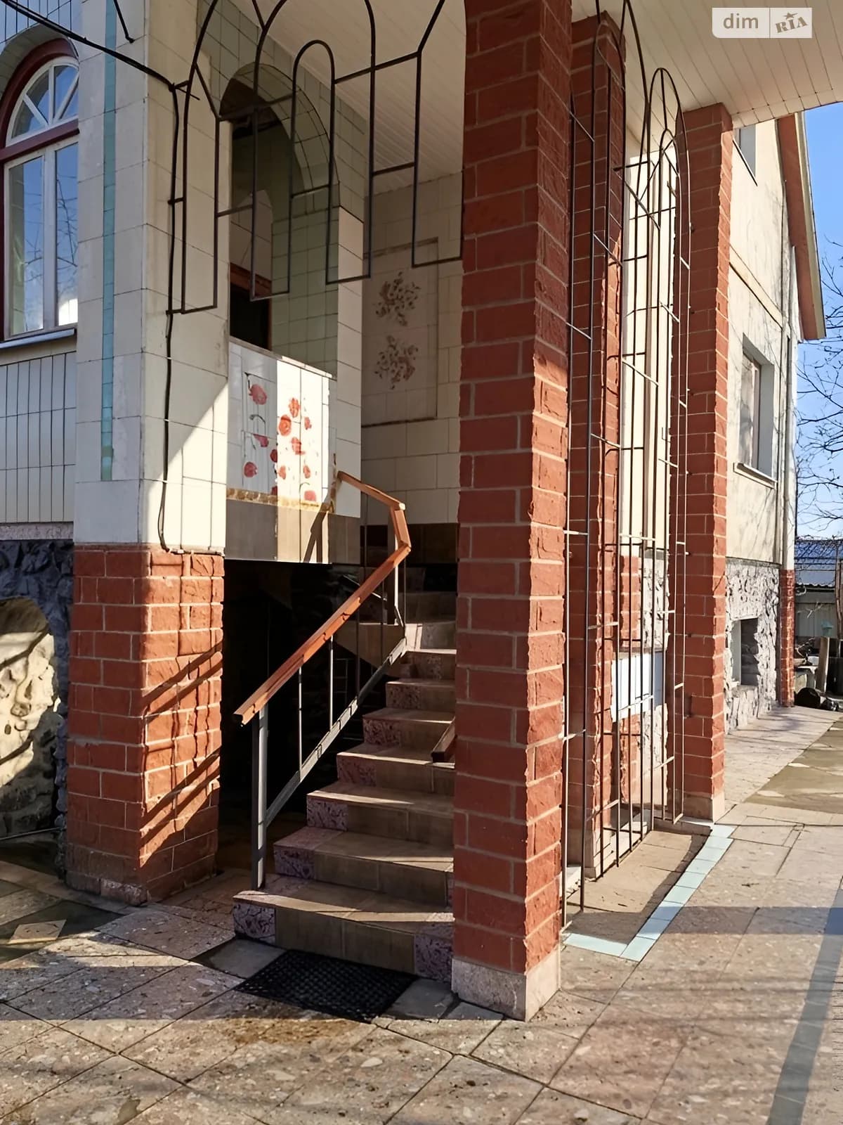вул. Садова, 64