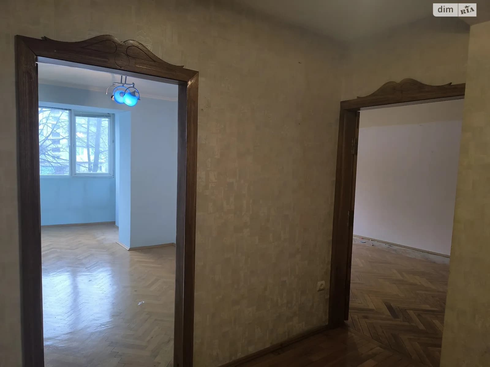 бул. Героїв Крут, 5