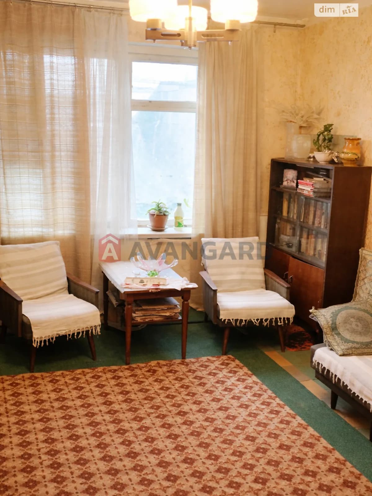 просп. Героїв, 40