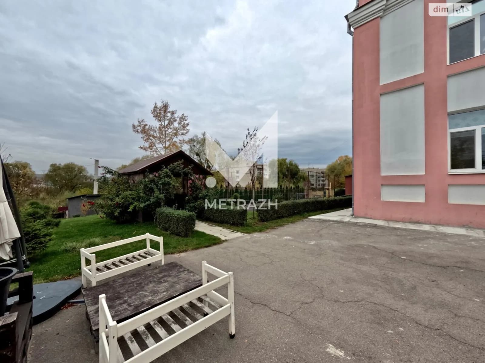 вул. Феодосійська, 32