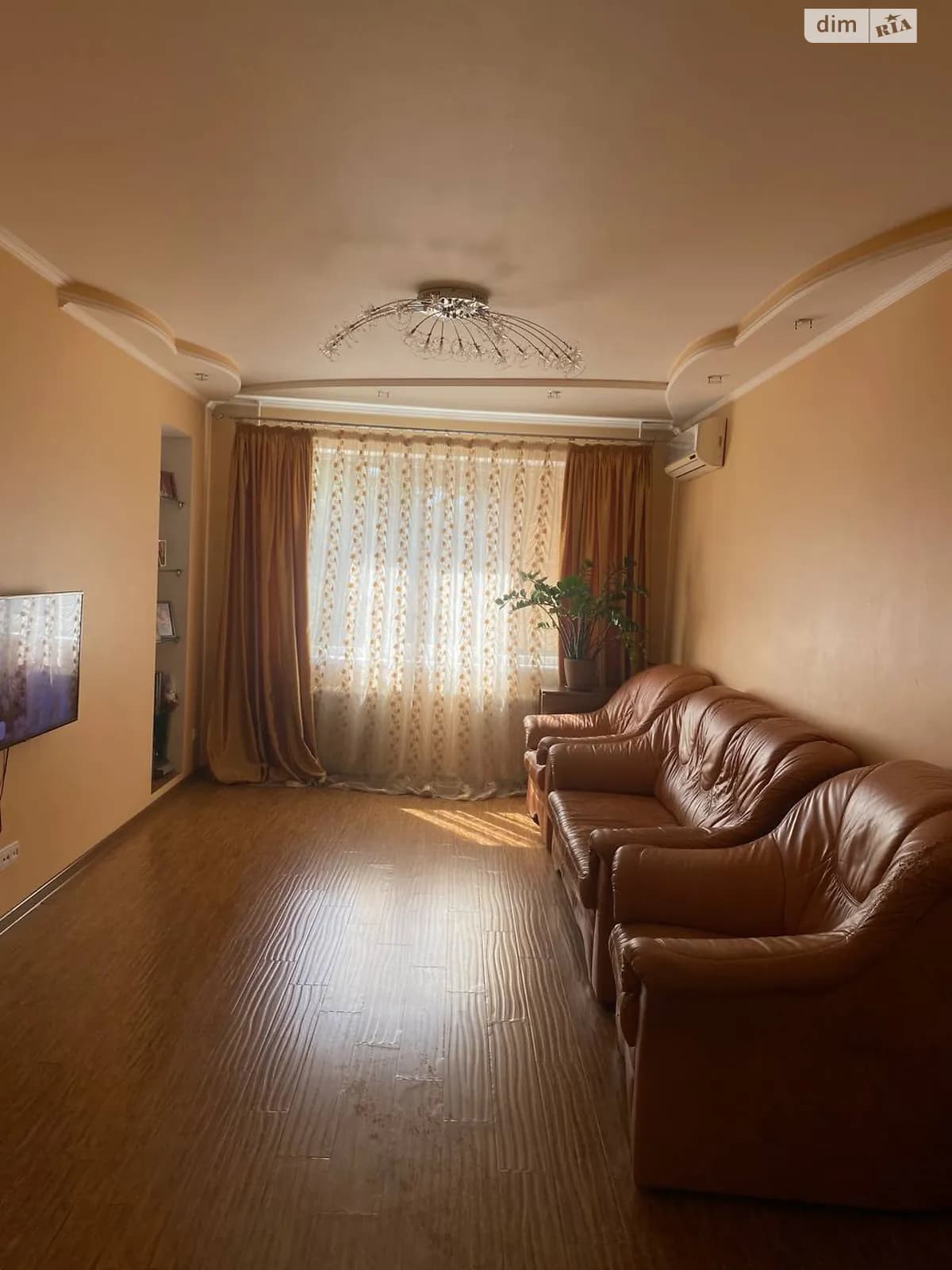 вул. Карпенка-Карого, 11