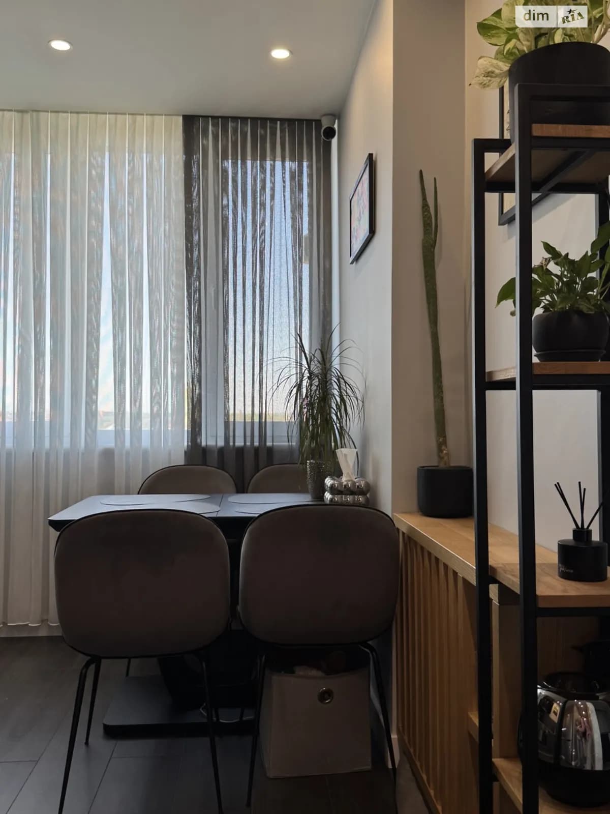 вул. Степана Бандери, 1Е