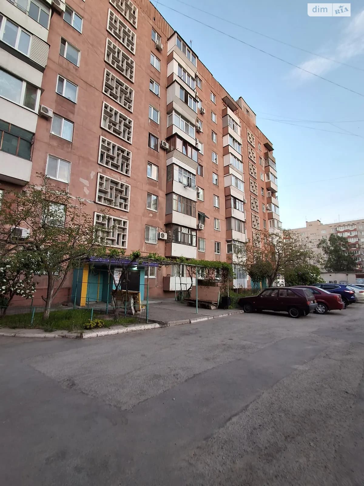 вул. Автозаводська, 4