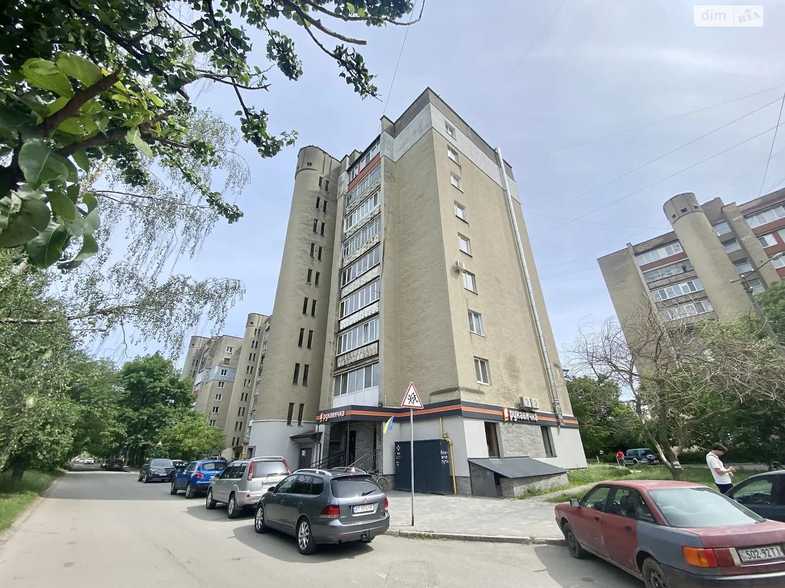 вул. Надвірнянська, 30