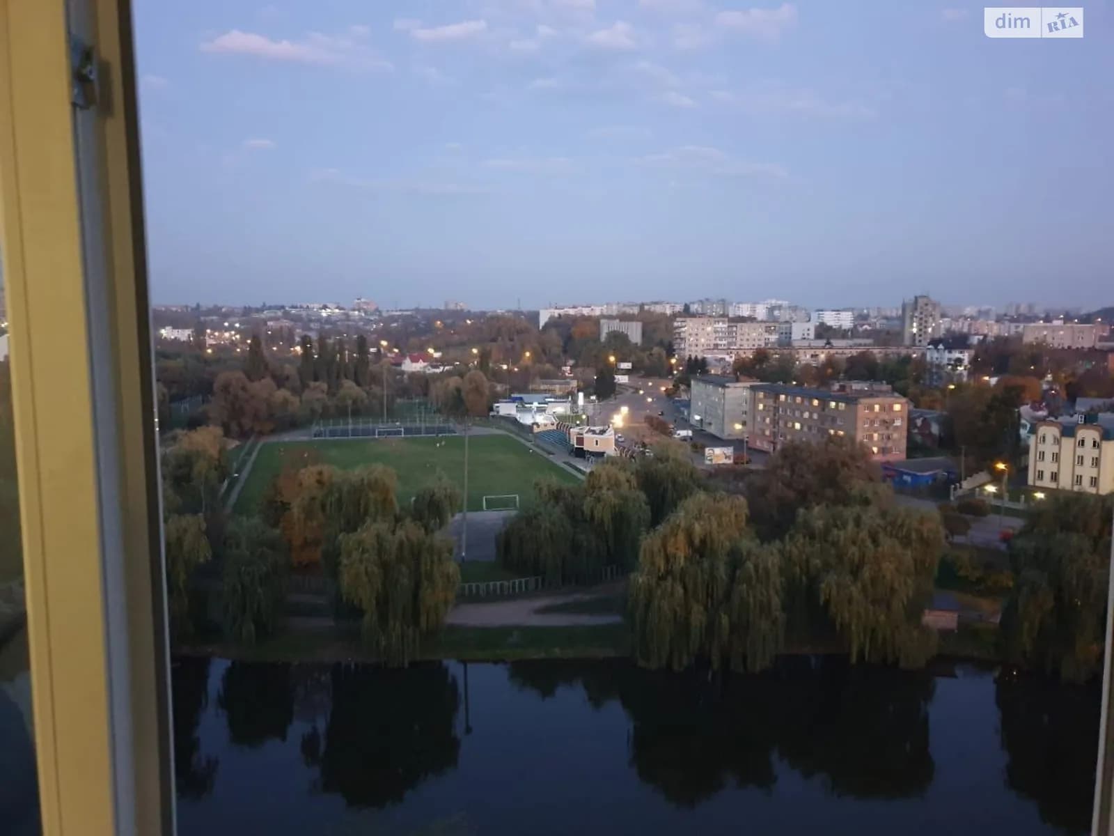 вул. Небесної Сотні, 66