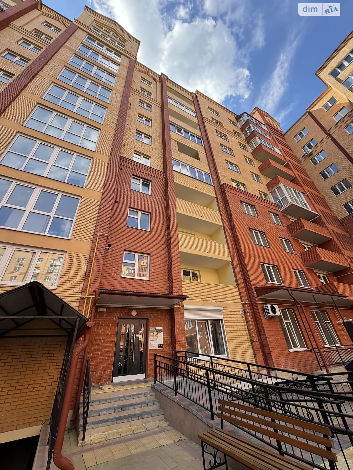 вул. Генерала Мирона Тарнавського, 38