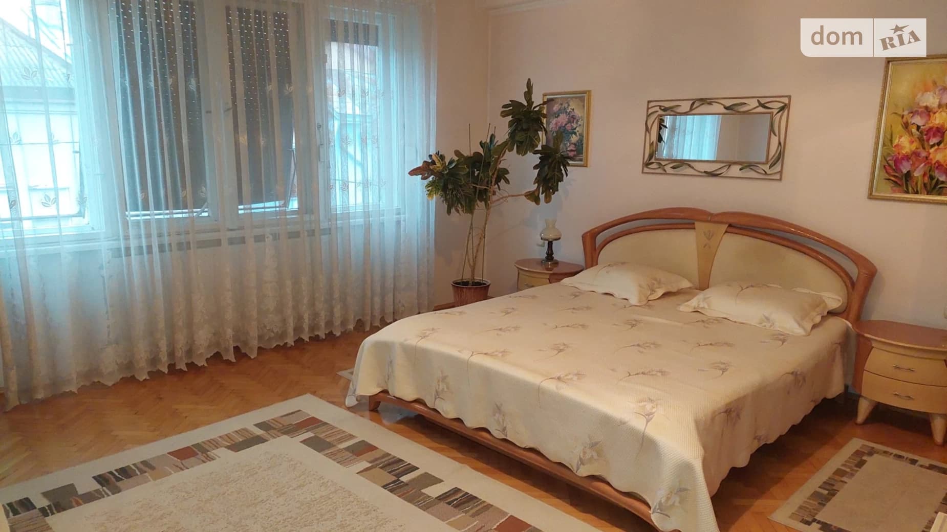 пл. Олександра Духновича, 3