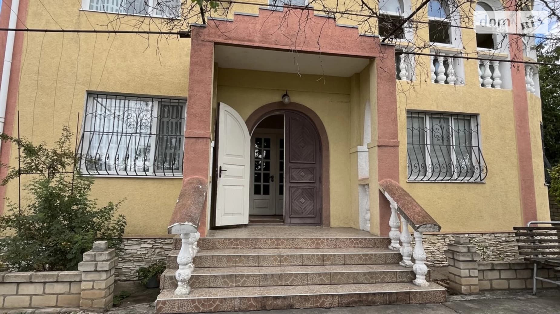 вулиця Добровольського, 33
