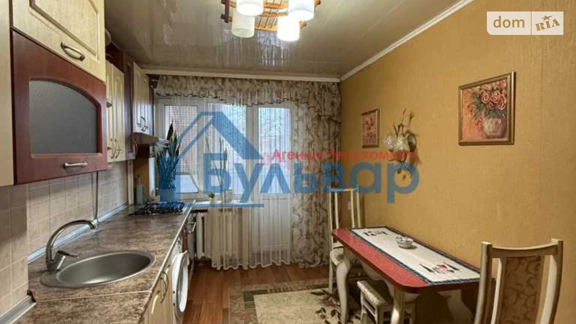 вул. Небесної Сотні, 61
