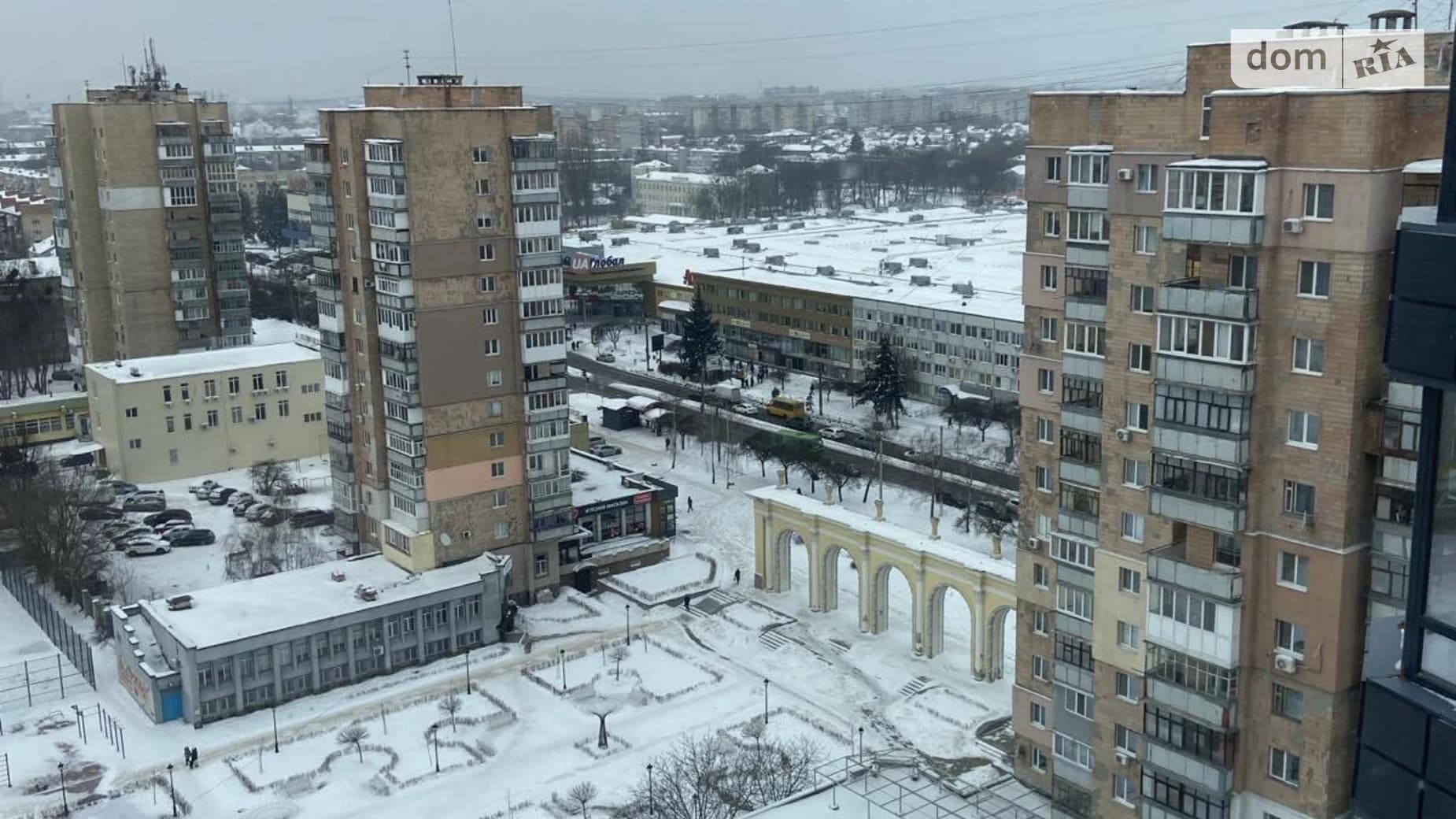 Мистецькі Ворота майд., 9А