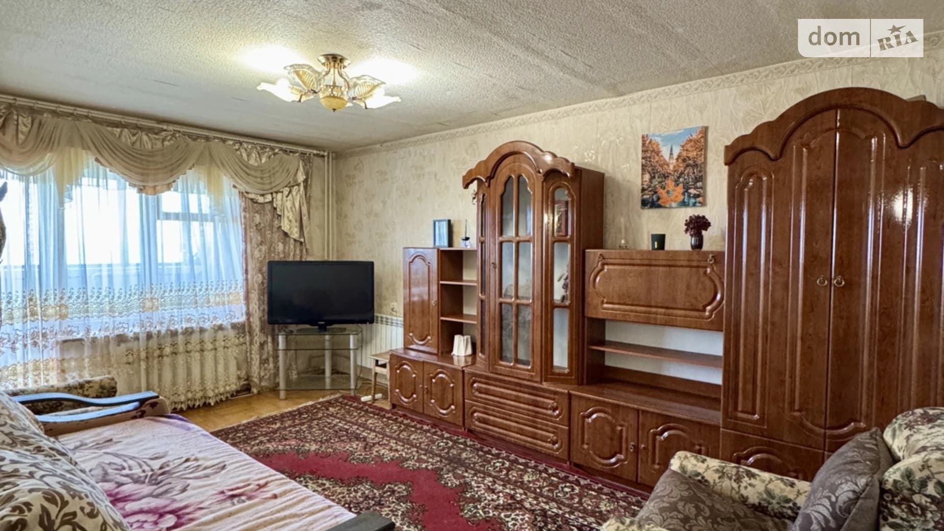 просп. Героїв, 1