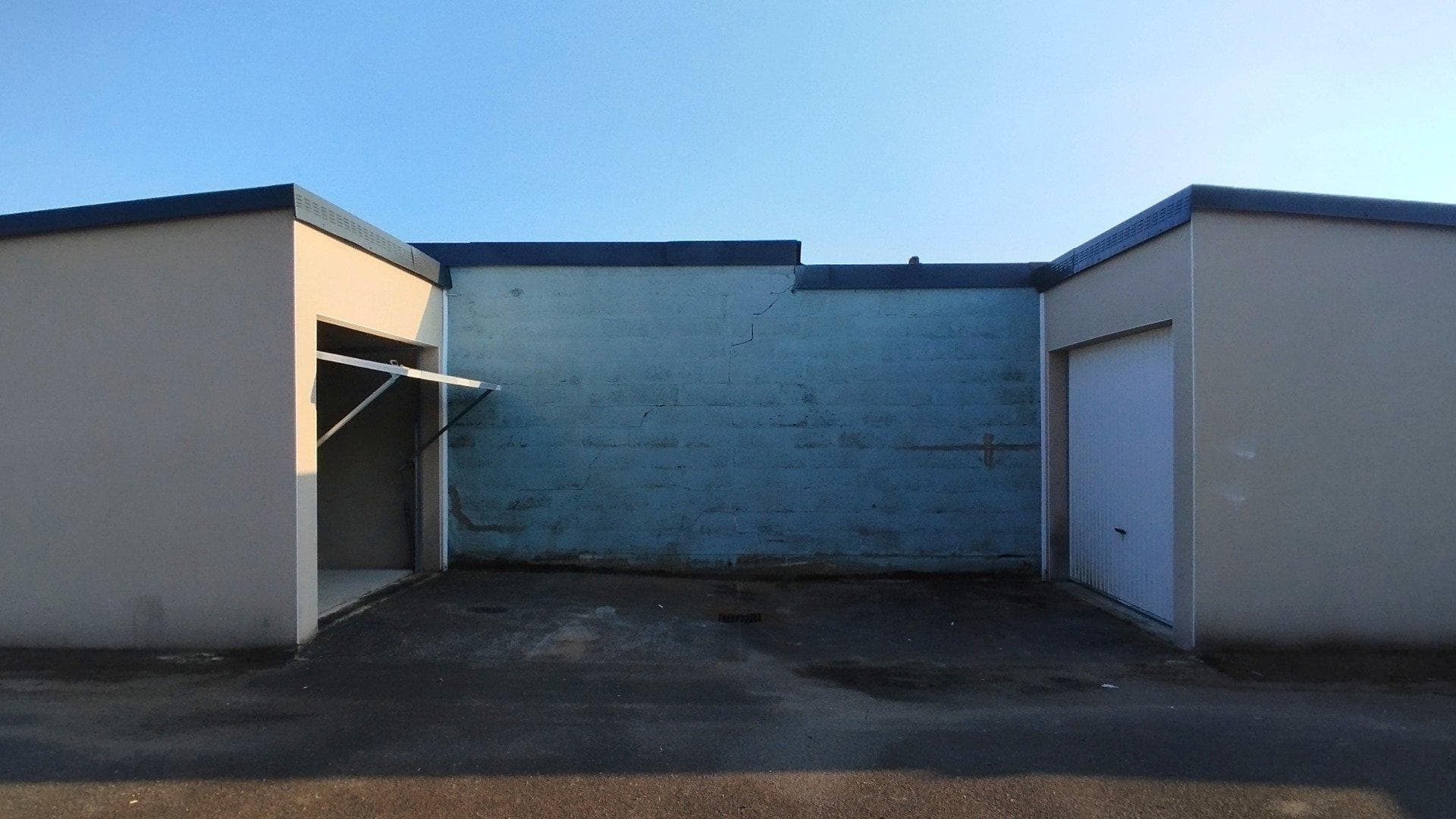Garage spacieux et sécurisé : l’opportunité rare pour stationner ou investir