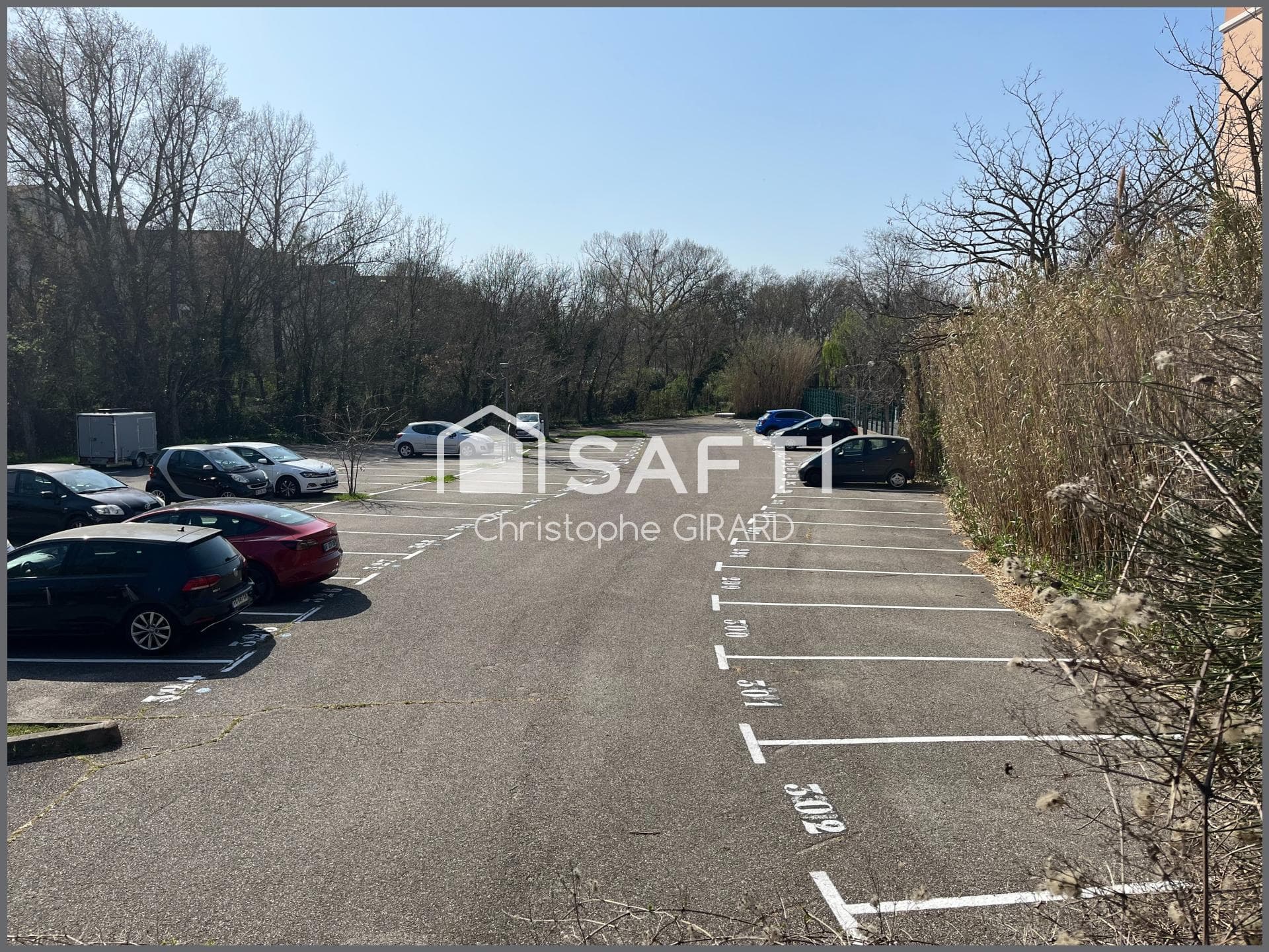 Parking extérieur Quartier Beauvalle