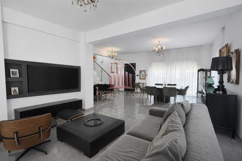 4-bedroom detached house for sale