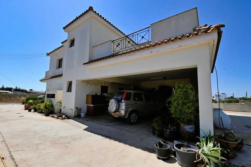 4-bedroom villa for sale