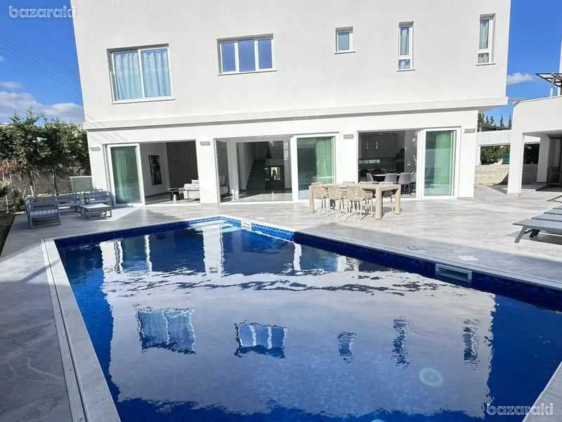 5-bedroom villa to rent