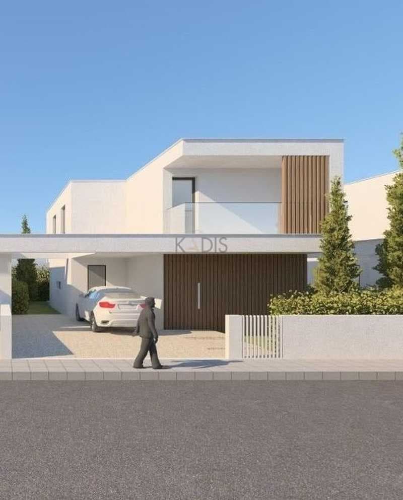 4-bedroom detached house for sale