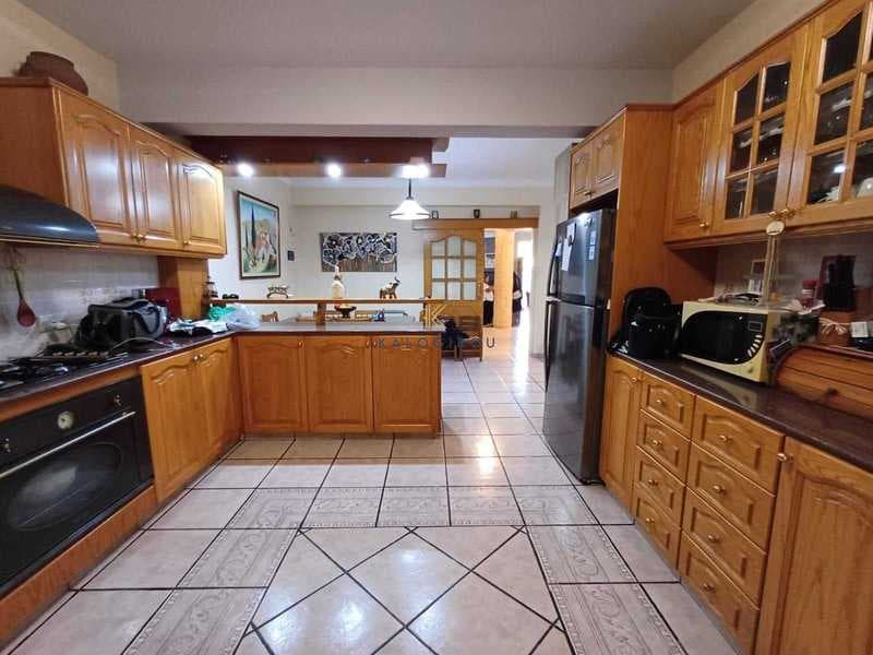 4-bedroom detached house for sale