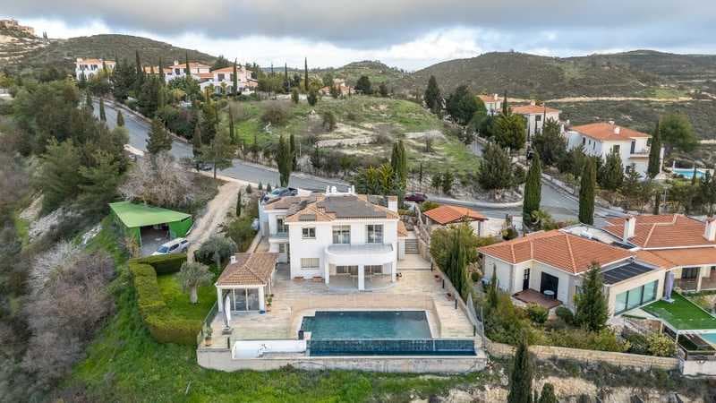 6-bedroom villa for sale