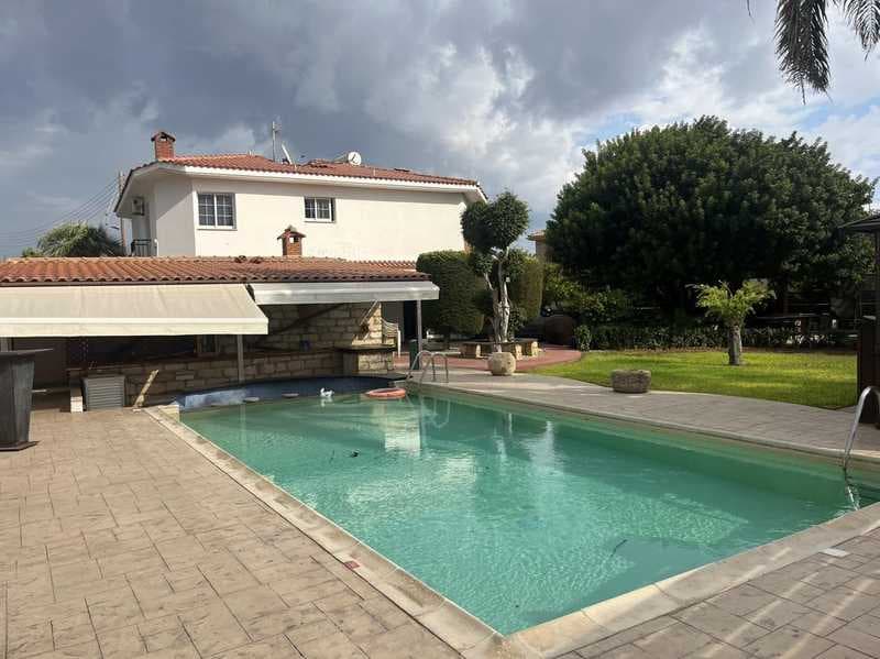 4-bedroom detached house for sale