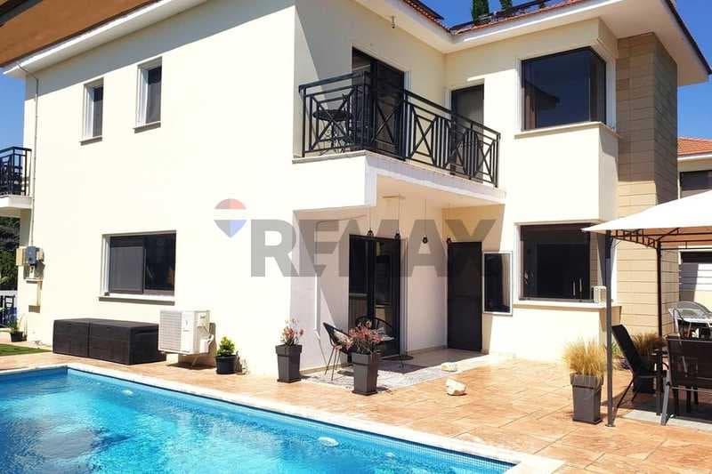 4-bedroom detached house for sale