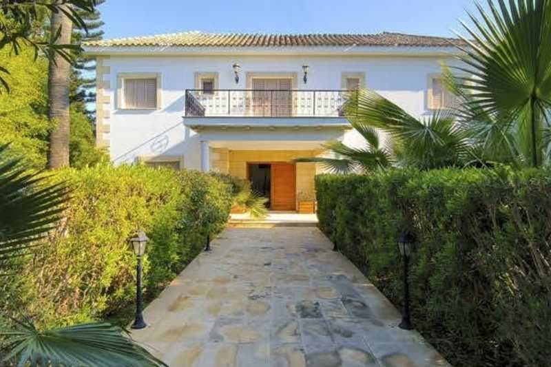 5-bedroom detached house for sale