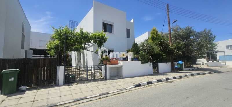 5-bedroom detached house for sale