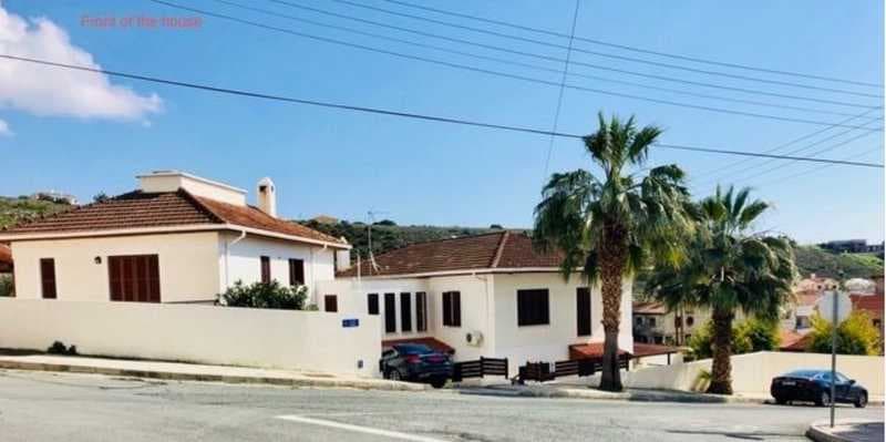 5-bedroom detached house for sale