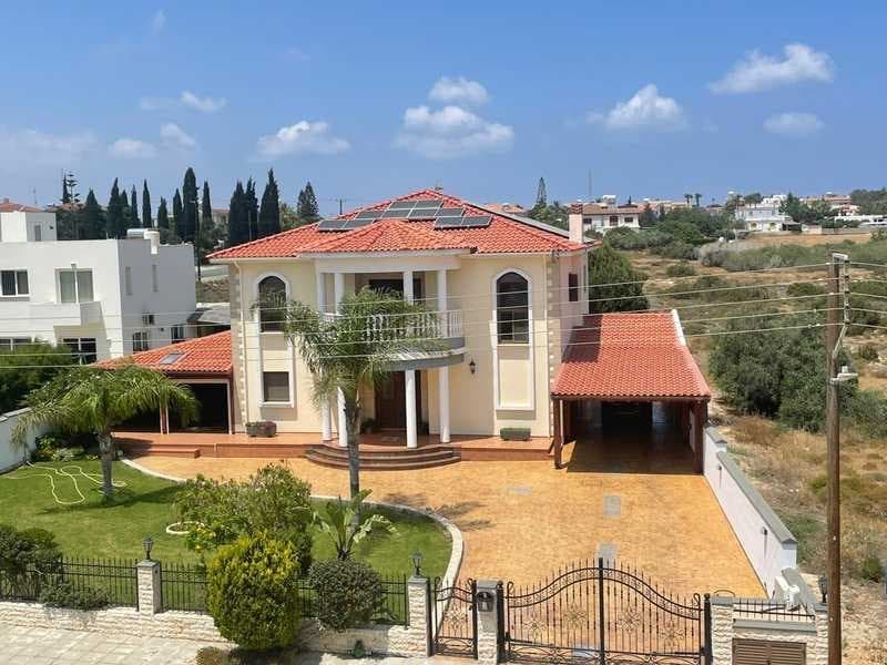 5-bedroom villa for sale