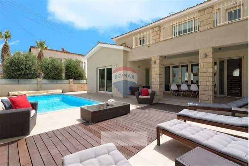 6-bedroom villa for sale
