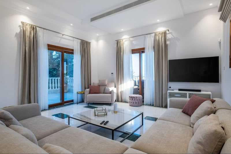 6-bedroom detached house for sale