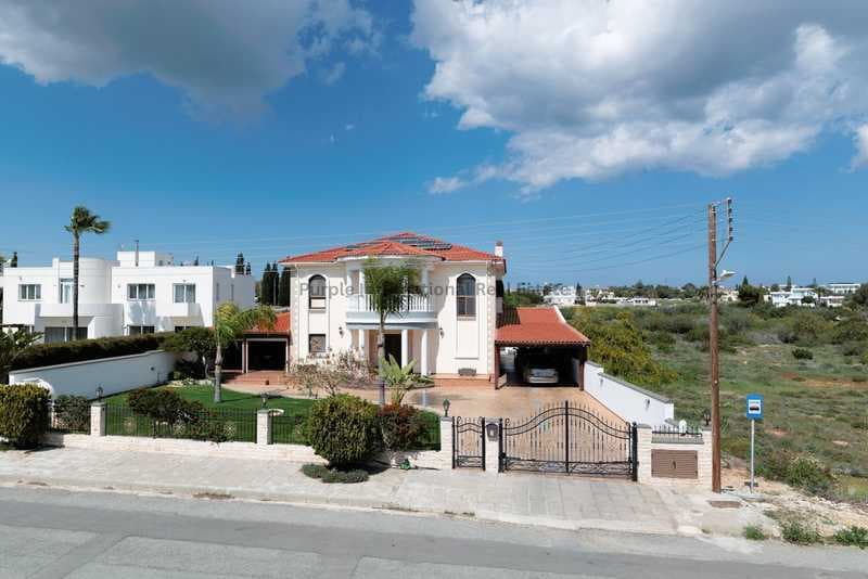 5-bedroom villa for sale