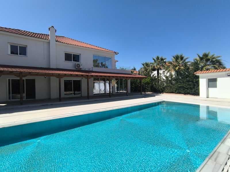5-bedroom detached house for sale