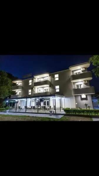 Prodaja, hotel u Ulcinju od 900 m2, na placu od 800 m2, cijena 790000 e
