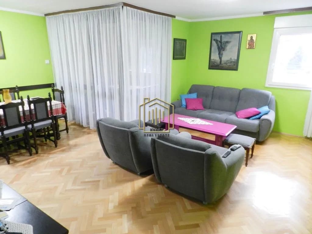Trosoban stan 90m2, Centar - Nikšić