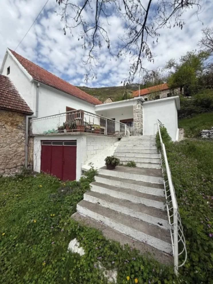 Prodajem Kuću, Milocani