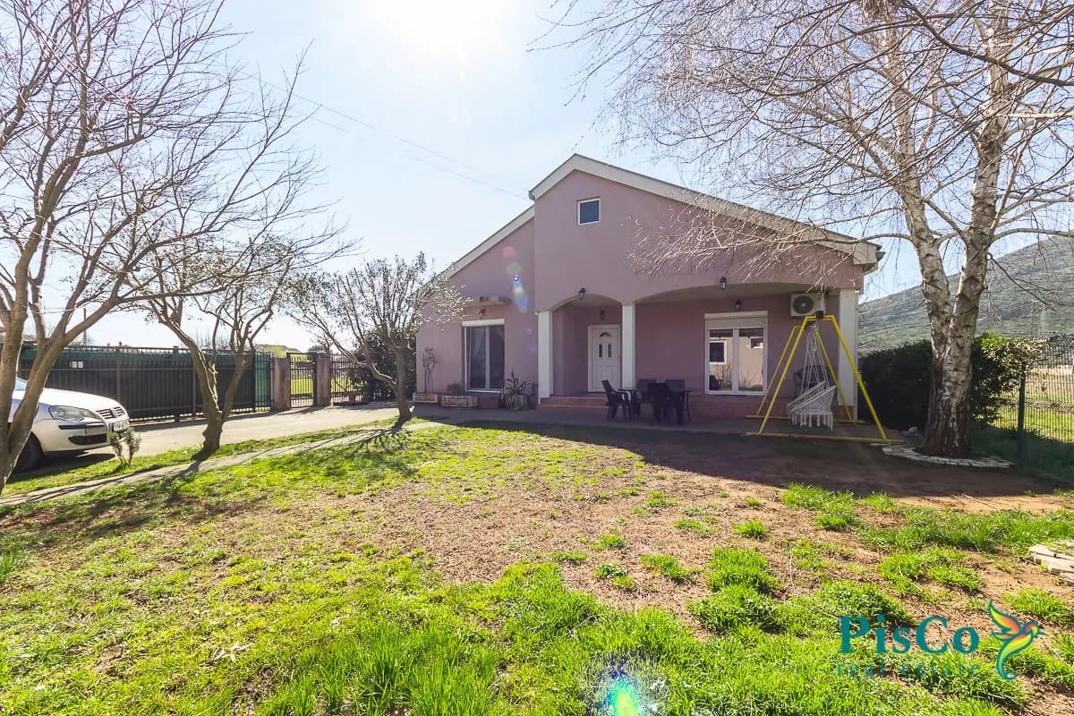 Prodaja, Kuća ili Vila, 150m2, Tološi, Podgorica